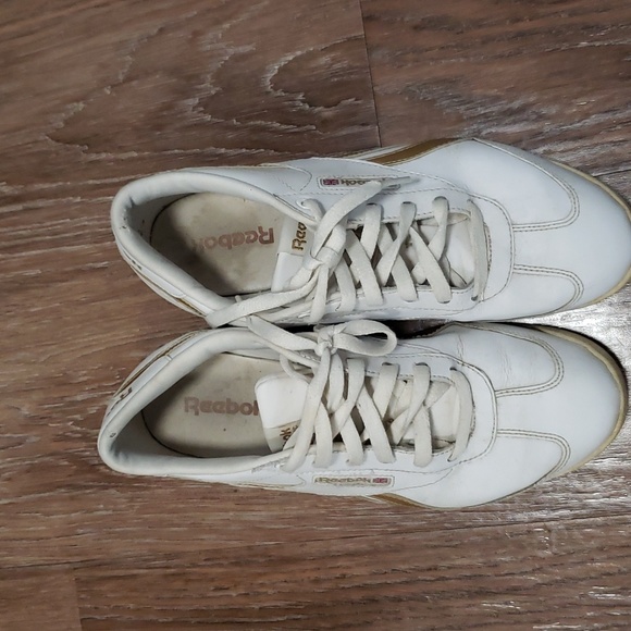 (9) Vintage Look Reebok Classic Lace Up Sneakers Non-Marking Outsole Retro Y2K - Picture 3 of 17